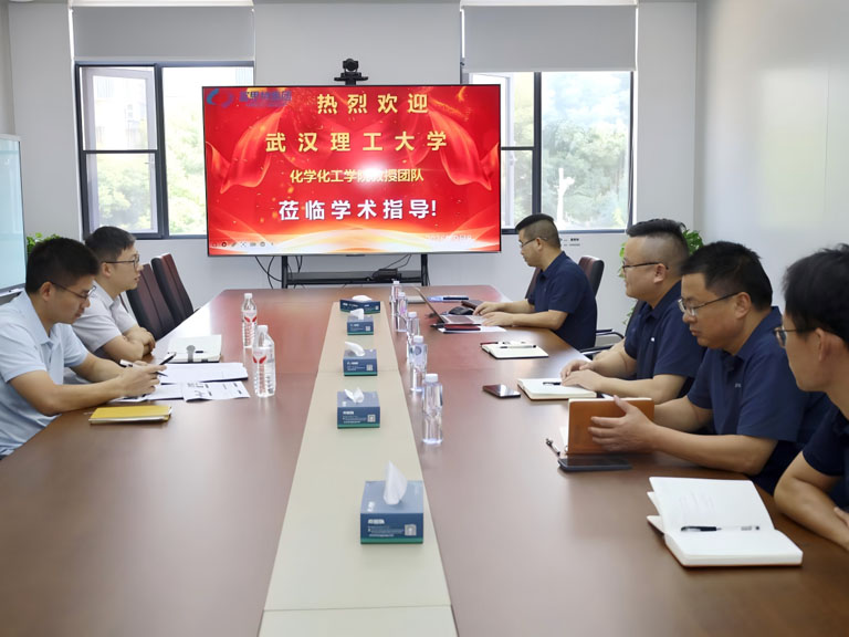 Đoàn chuyên gia Đại học Công nghệ Vũ Hán thăm và làm việc với Tập đoàn FIRSTA